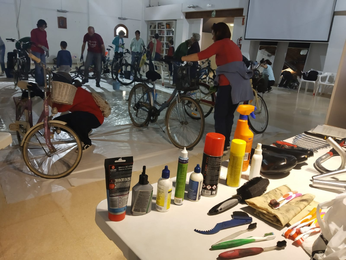 Parte práctica del taller de mantenimiento de bici
