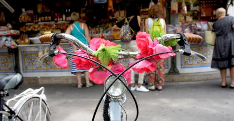 Bici aparcada Mercat Central de Valencia.